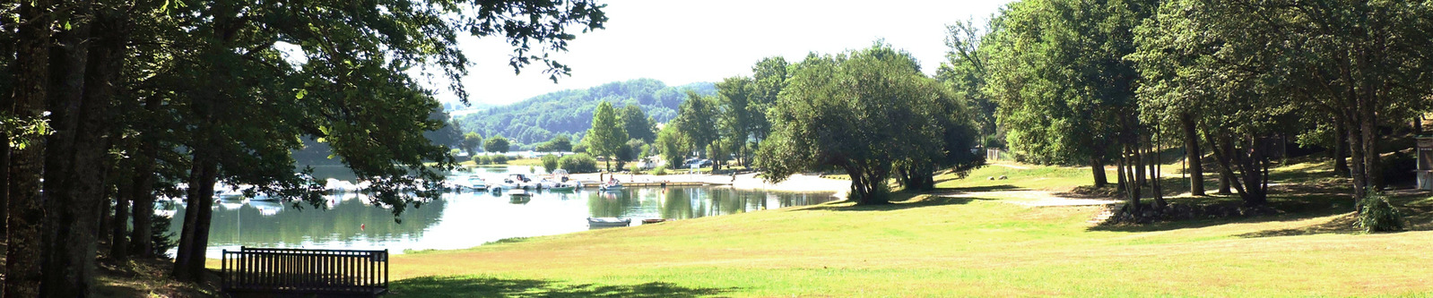 Camping “La Plage du Garoustel” - lake in Cantal