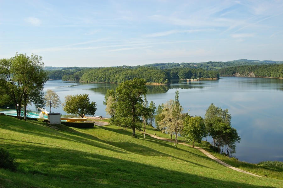 Lac de Saint-Etienne de Cantalès