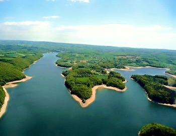 Lac de Saint Etienne Cantalès - Camping Le Garoustel