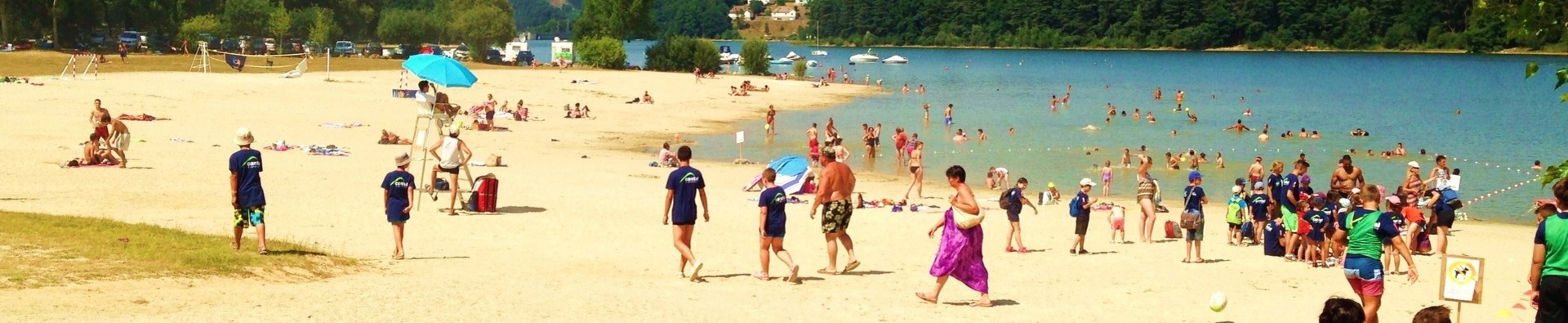 Camping cantal 3 étoiles pas cher en Auvergne près d'Aurillac avec sa piscine chauffée et toboggan